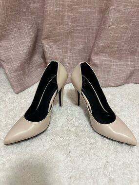 Classic Pointed-Toe Nude heels